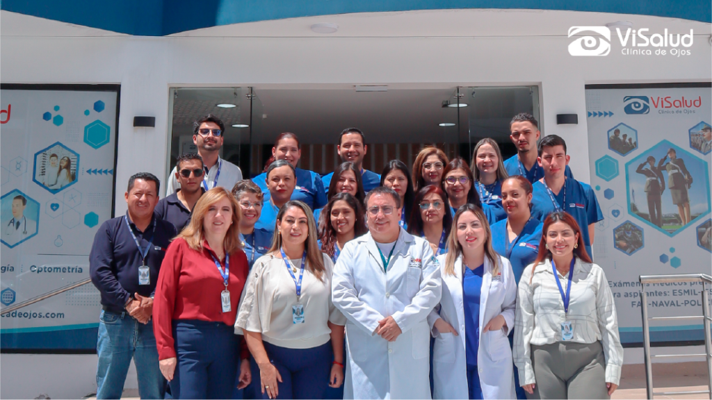 Equipo de oftalmólogos y optometristas en Quito de VISALUD Clínica de Ojos